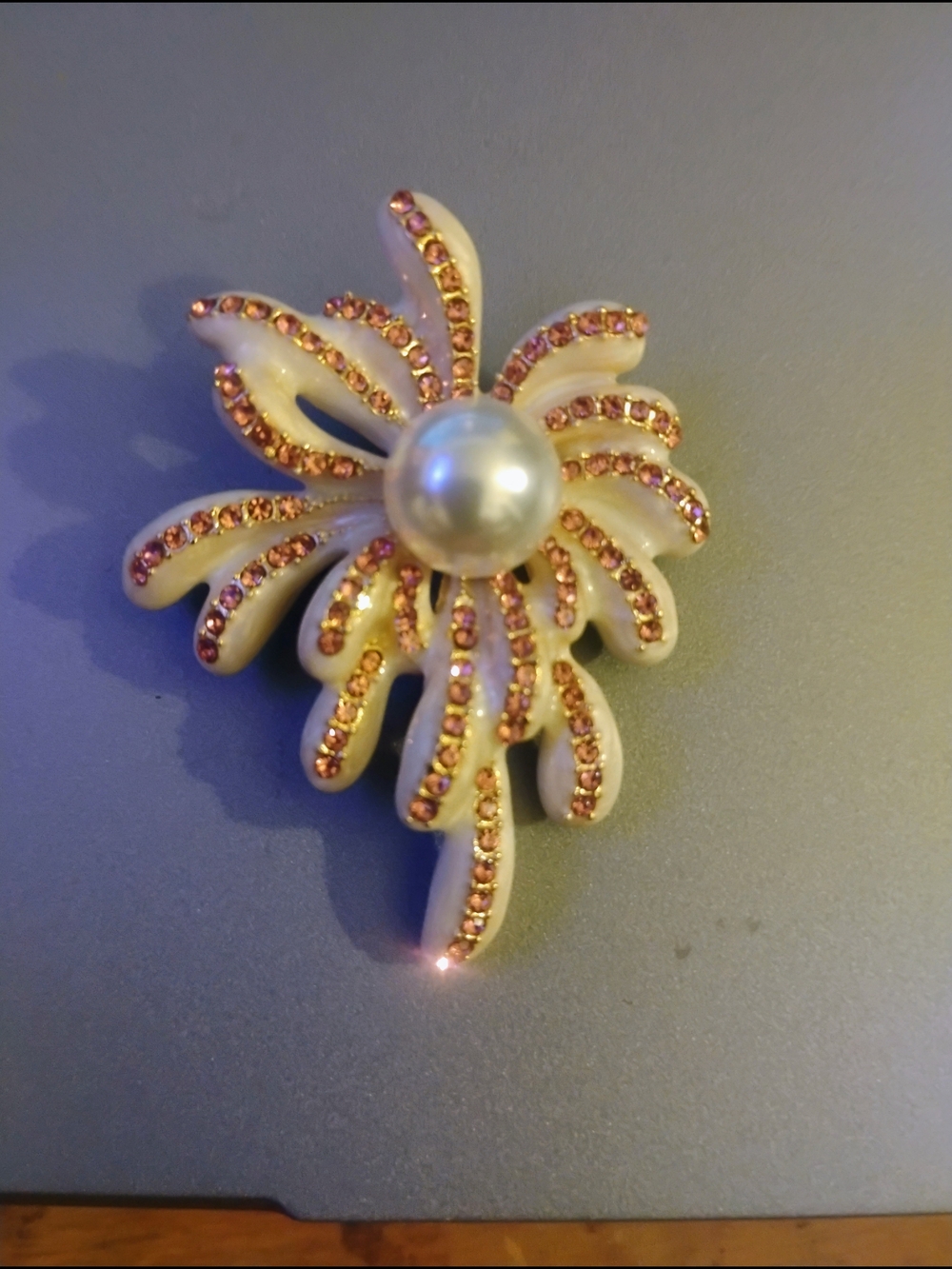 Brooch Pin Flower with Faux Pearl Center & Pink Rhinestones NWOT